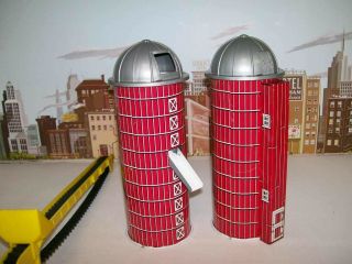 Vintage 1960 ' s Set Of 2 Marx Happy Time Farm Silos With Conveyor Belt 4