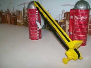 Vintage 1960 ' s Set Of 2 Marx Happy Time Farm Silos With Conveyor Belt 6