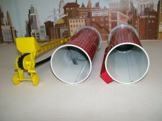 Vintage 1960 ' s Set Of 2 Marx Happy Time Farm Silos With Conveyor Belt 7