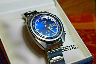 Vintage Seiko Chronograph Classic Blue Dial.