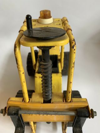 Vtg.  TONKA pressed steel FORKLIFT w/Orange Blinker & pivot action 4