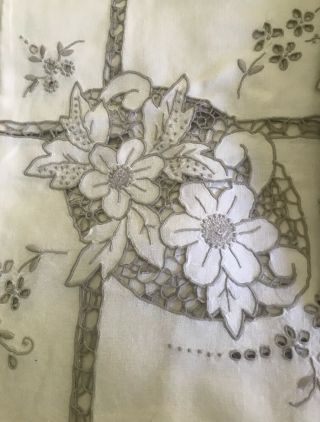Exquisite Vintage ecru cotton embroidered cut work Linen tablecloth &12 napkins 2