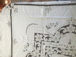Exquisite Vintage ecru cotton embroidered cut work Linen tablecloth &12 napkins 6