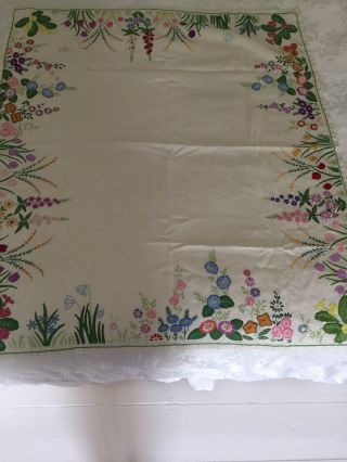 Vintage Linen Hand Embroidered Tablecloth =exquisite Embroidery Florals