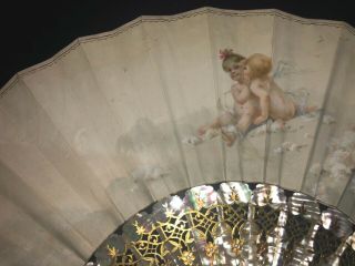FINE FRENCH ART NOUVEAU MOTHER OF PEARL GOLD INLAY HAND PAINTED CHERUB SCENE FAN 4