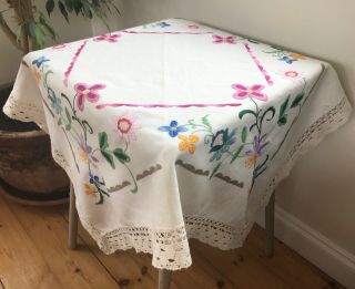 Lovely Vintage Linen Small Tablecloth Raised Hand Embroidery Lace Trim