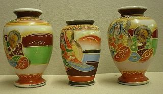 Set of 3 Small 1930 ' s Hand Painted Japanese Cabinet / Posy Vases (Ref B1) 2