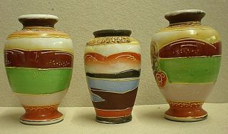 Set of 3 Small 1930 ' s Hand Painted Japanese Cabinet / Posy Vases (Ref B1) 3