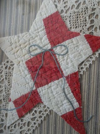 Prim Americana/Year Round Decoration - Antique Cutter Quilt Star in Painted Frame 2