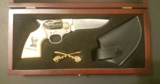Robert E.  Lee Pocket Knife With Holster & Lapel Pin In Commemorative Box