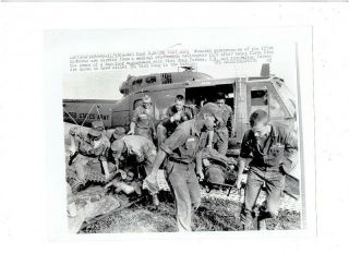 Vietnam War Press Photo - Wounded 173rd Airborne Paratroopers Evacuated - D Zone
