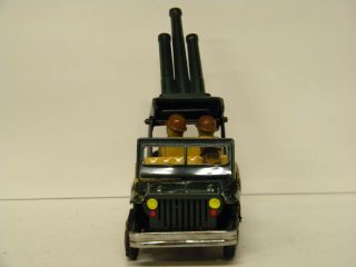 VINTAGE 1950 ' S JEEP WITH ANTI - AIRCRAFT GUNS AND MEN JAPAN TIN FRICTION 2