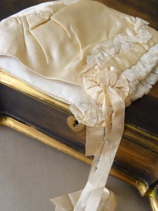 A Antique Silk Satin & Lace Baby 