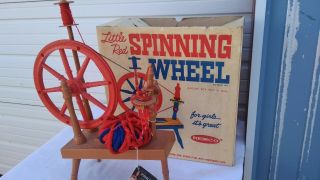 Vintage Antique Remco Little Red Toy Spinning Wheel With Yarn,  Box,  Booklet.  1961