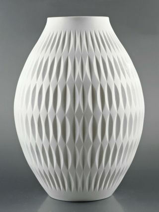 German Op Pop Art 11 - Hutschenreuther Retro 60s 70s Matte White Convex Vase