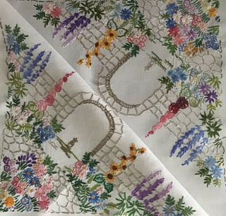 Stunning Vintage Linen Hand Embroidered Tablecloth Country Cottage Gardens