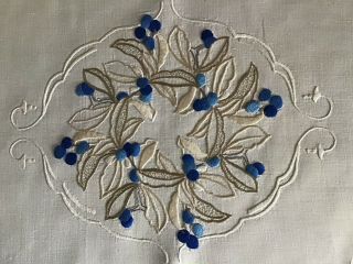 GORGEOUS VINTAGE LINEN HAND EMBROIDERED TRAY CLOTH BLUE BERRIES/LEAVES 3