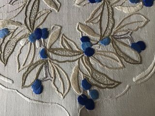 GORGEOUS VINTAGE LINEN HAND EMBROIDERED TRAY CLOTH BLUE BERRIES/LEAVES 4