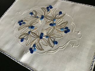 GORGEOUS VINTAGE LINEN HAND EMBROIDERED TRAY CLOTH BLUE BERRIES/LEAVES 8