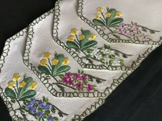 Set 4 Vintage Linen Hand Embroidered Table Mats Primroses