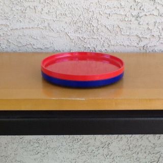 2 Heller Plastic Salad/lunch Plates Mcm - 1 Red,  1 Blue,  7.  5 Incn Diameter