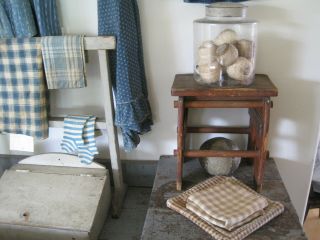 Old Vintage Primitive Wonderful Attic Patina Wood Foot Stool American Country