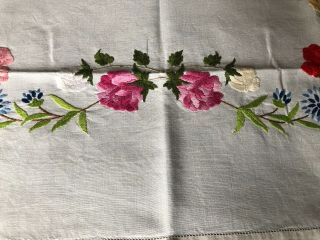 Lovely Vintage Floral Hand Embroidered Small Square Cream Irish Linen Tablecloth 4
