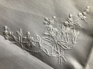 Edwardian Vintage White Irish Linen Tablecloth Crochet Edging Embroidery 2