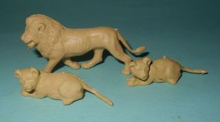 1950s Marx Jungle Play Set Tan Plastic 54mm Lion With Cubs