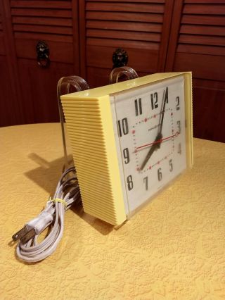 Vintage General Electric Ge Kitchen Wall Clock Yellow Mid Century Modern