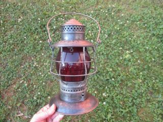 Antique C.  H.  & D.  Rr Lantern Red Globe Emboss Cinc Hamilton Dayton
