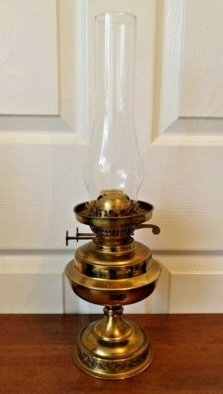 A Lovely Vintage Brass Oil Lamp With Glass Chimney Order