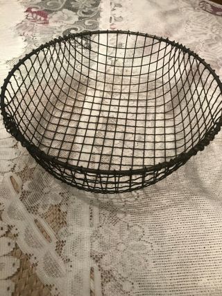Vintage Rustic Wire Egg Basket Round 8 5/8”round