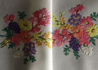 GORGEOUS VINTAGE HAND EMBROIDERED TABLECLOTH FLORAL POSIES 8