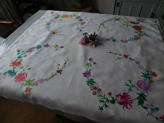 Vintage Hand Embroidered Tablecloth=beautiful Flower Garlands - Lovely