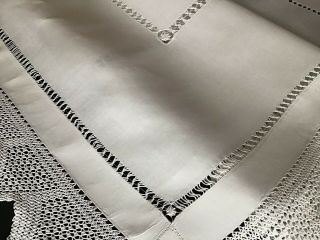 GORGEOUS LARGE ANTIQUE IRISH LINEN TABLECLOTH DRAWN THREAD WORK/DEEP LACE TRIM 2