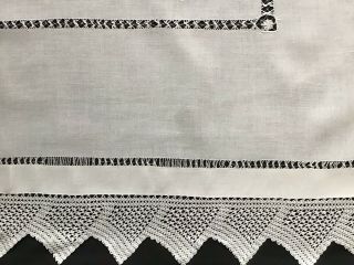 GORGEOUS LARGE ANTIQUE IRISH LINEN TABLECLOTH DRAWN THREAD WORK/DEEP LACE TRIM 3