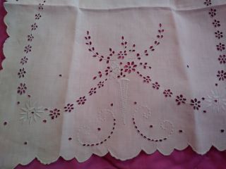 Madeira Cutwork And Embroidered 44 " X 17 1/2 " Fine Linen Table Runner