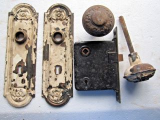 Antique Vintage Ornate Yale & Towne Door Knob Set & 862s Matching 8 " Backplates