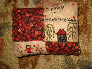 Primitive tiny Sampler Pillow 1749 MS.  TILLY CABIN TREES EARLY QUILT - Folk Art 2
