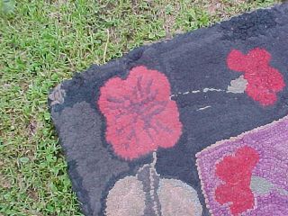 Early 20thc HAND HOOKED Folk Art RUG 44 x 30 w FLORAL Images 3