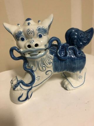 Chinese Blue White Porcelain Foo Dog Statue Asian Ceramic Figurine Vintage?