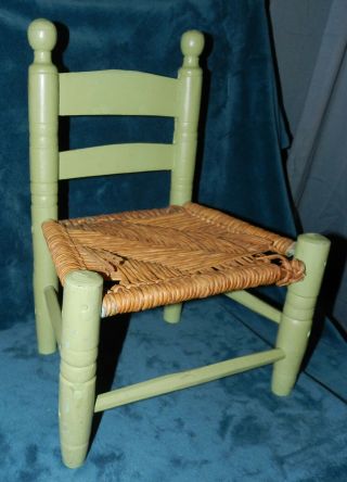 CUTE GREEN VINTAGE/ANTIQUE WOOD CHILD ' S CHAIR WITH WOVEN SEAT FOR DOLLS/BEARS 3