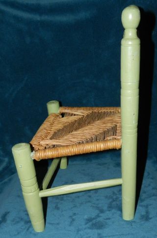 CUTE GREEN VINTAGE/ANTIQUE WOOD CHILD ' S CHAIR WITH WOVEN SEAT FOR DOLLS/BEARS 4