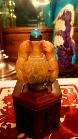 A RUSSET JADE SNUFF BOTTLE 6