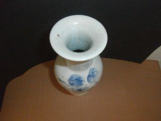 A CHINESE BLUE AND WHITE CRACKLE - GLAZED VASE FLORAL MARK ON BOTTOM 9 