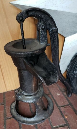 Vintage Wl Davey Primitive Cast Iron Hand Crank Well Water Pump Garden Decor