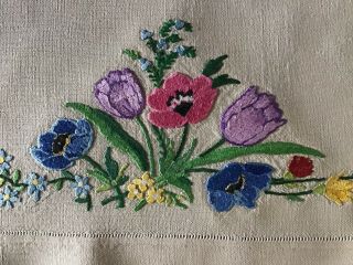 GORGEOUS VINTAGE IRISH LINEN HAND EMBROIDERED TABLECLOTH LOVELY SPRING FLORALS 2