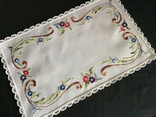 Lovely Vintage Hand Embroidered Tray Cloth/table Centre Piece Florals/lace