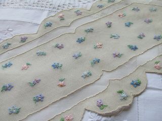 Vintage Hand Embroidered Net Lace Table Runner & Centre Piece - Pretty Floral 